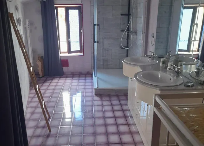 Konukevi L Orchidee Hérisson